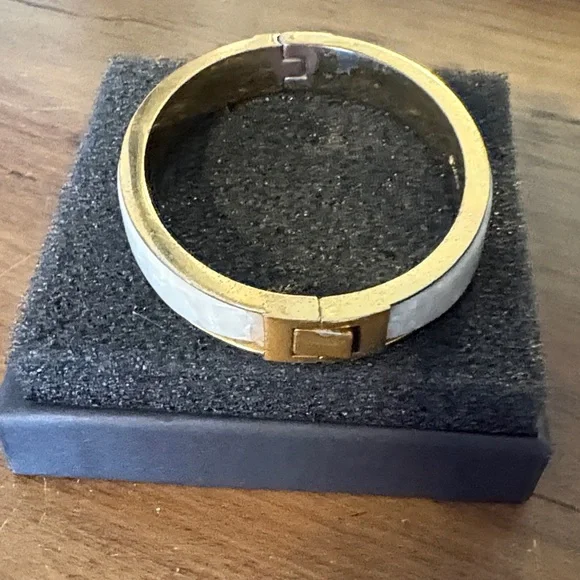Elegant Gold and White Bangle Bracelet - Picture 2 of 3